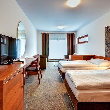 Hotel Iberia Όπαβα Εξωτερικό φωτογραφία
