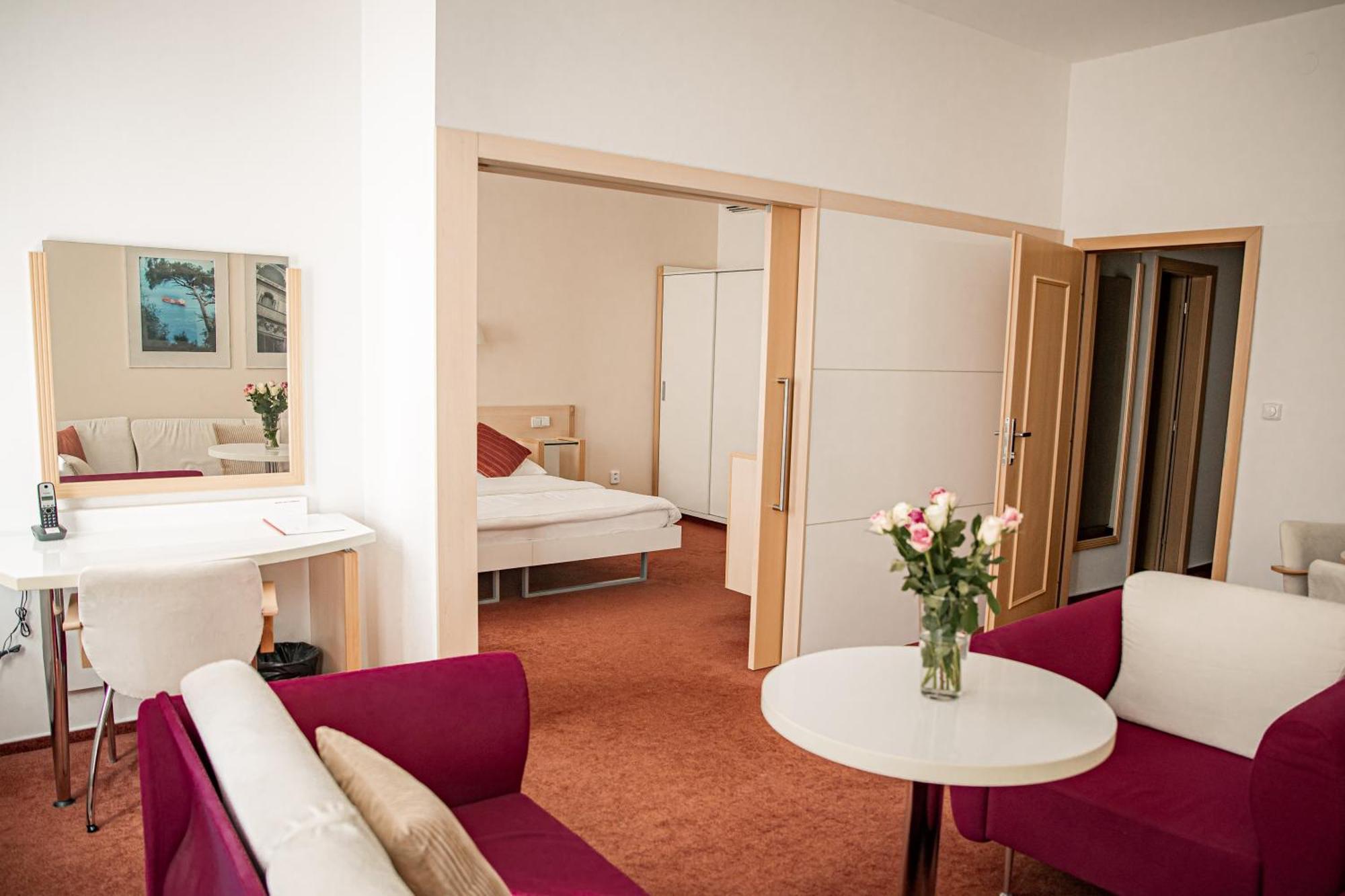 Hotel Iberia Όπαβα Εξωτερικό φωτογραφία