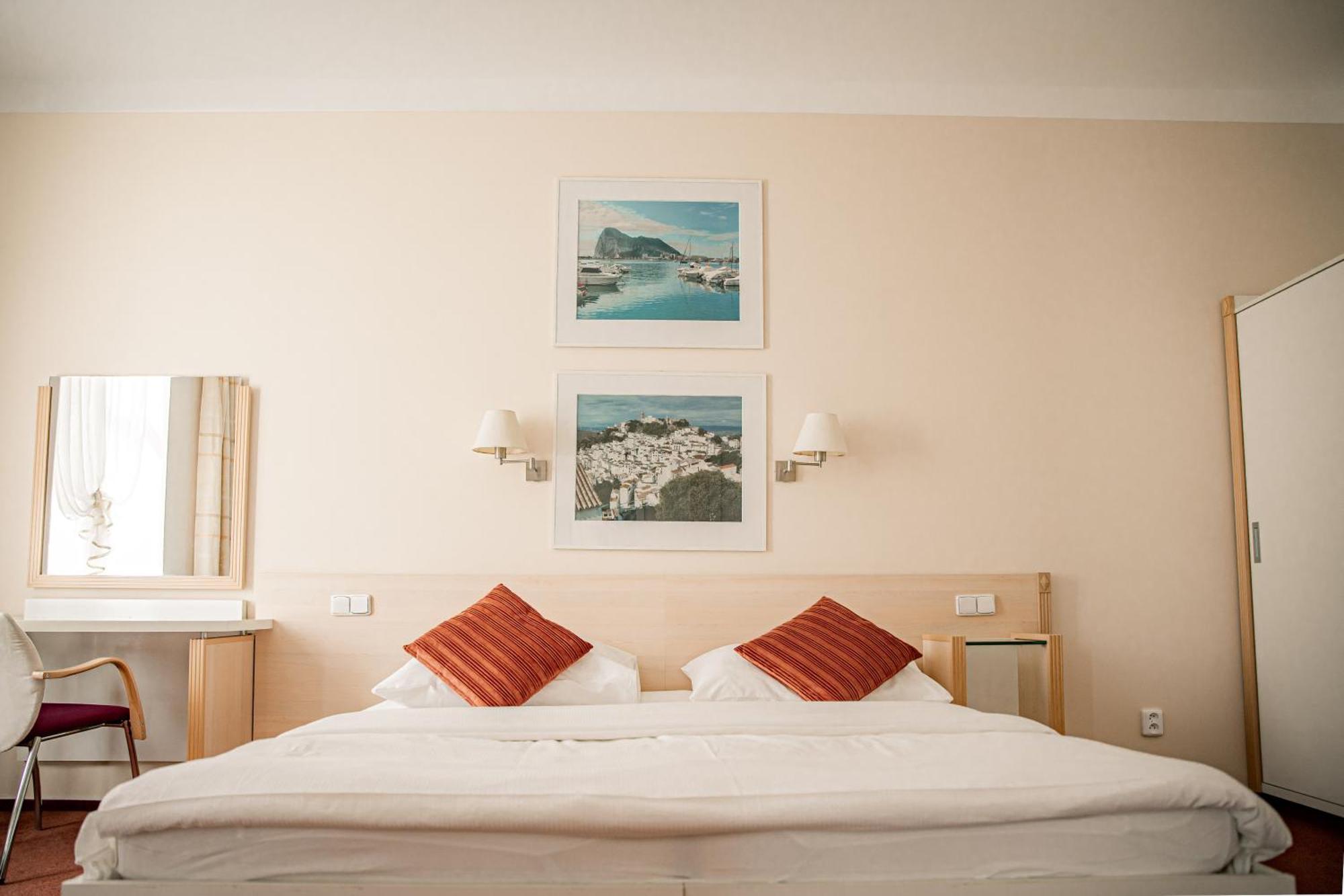 Hotel Iberia Όπαβα Εξωτερικό φωτογραφία