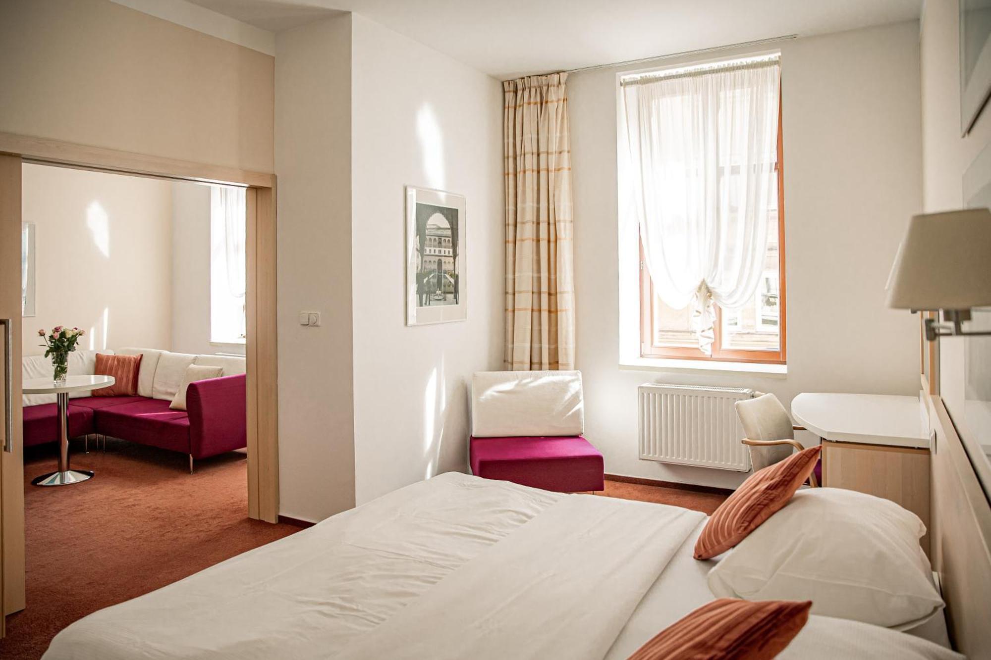 Hotel Iberia Όπαβα Εξωτερικό φωτογραφία