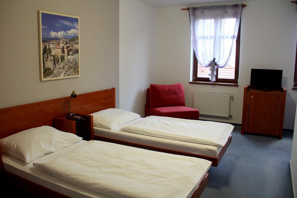Hotel Iberia Όπαβα Εξωτερικό φωτογραφία