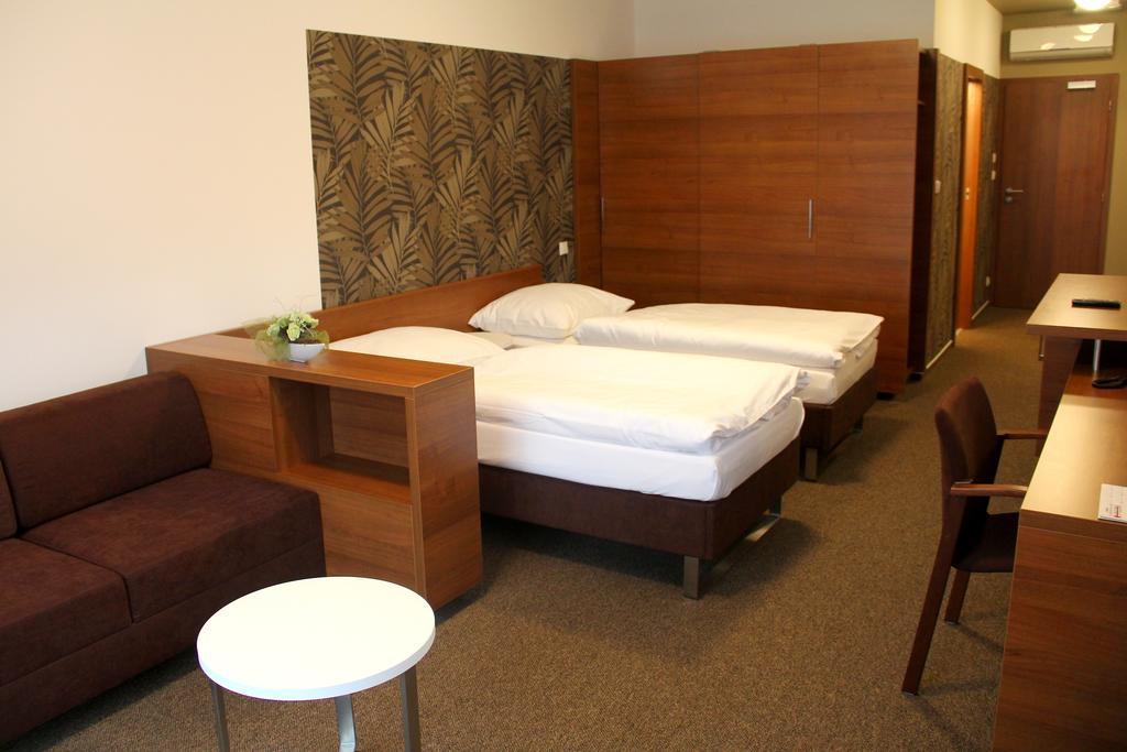 Hotel Iberia Όπαβα Εξωτερικό φωτογραφία