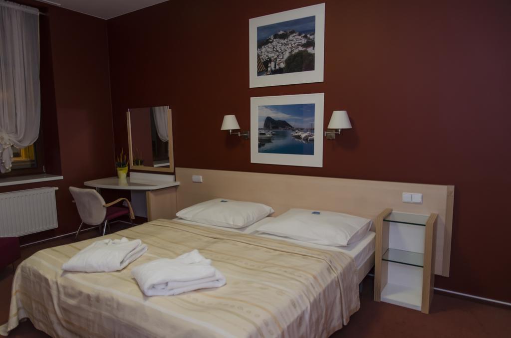 Hotel Iberia Όπαβα Εξωτερικό φωτογραφία