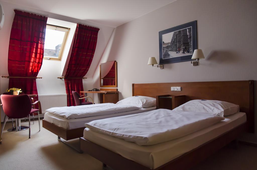 Hotel Iberia Όπαβα Εξωτερικό φωτογραφία