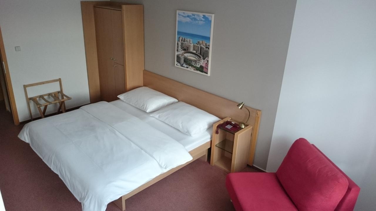 Hotel Iberia Όπαβα Εξωτερικό φωτογραφία