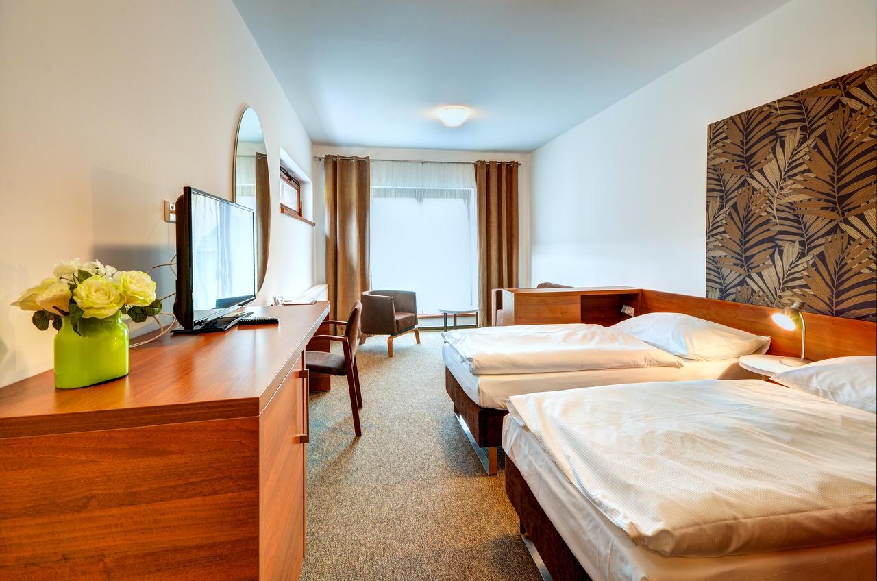 Hotel Iberia Όπαβα Εξωτερικό φωτογραφία