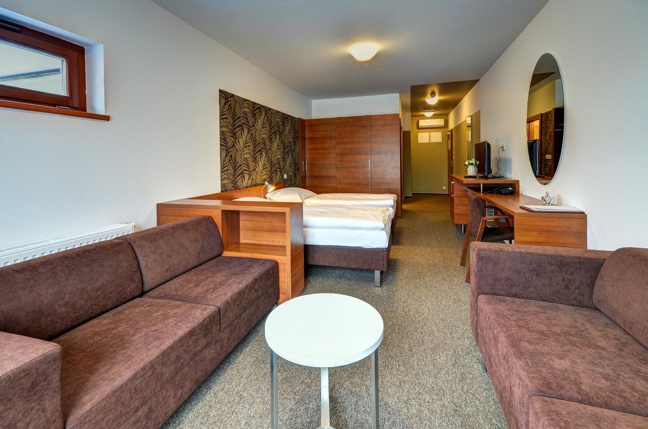 Hotel Iberia Όπαβα Εξωτερικό φωτογραφία