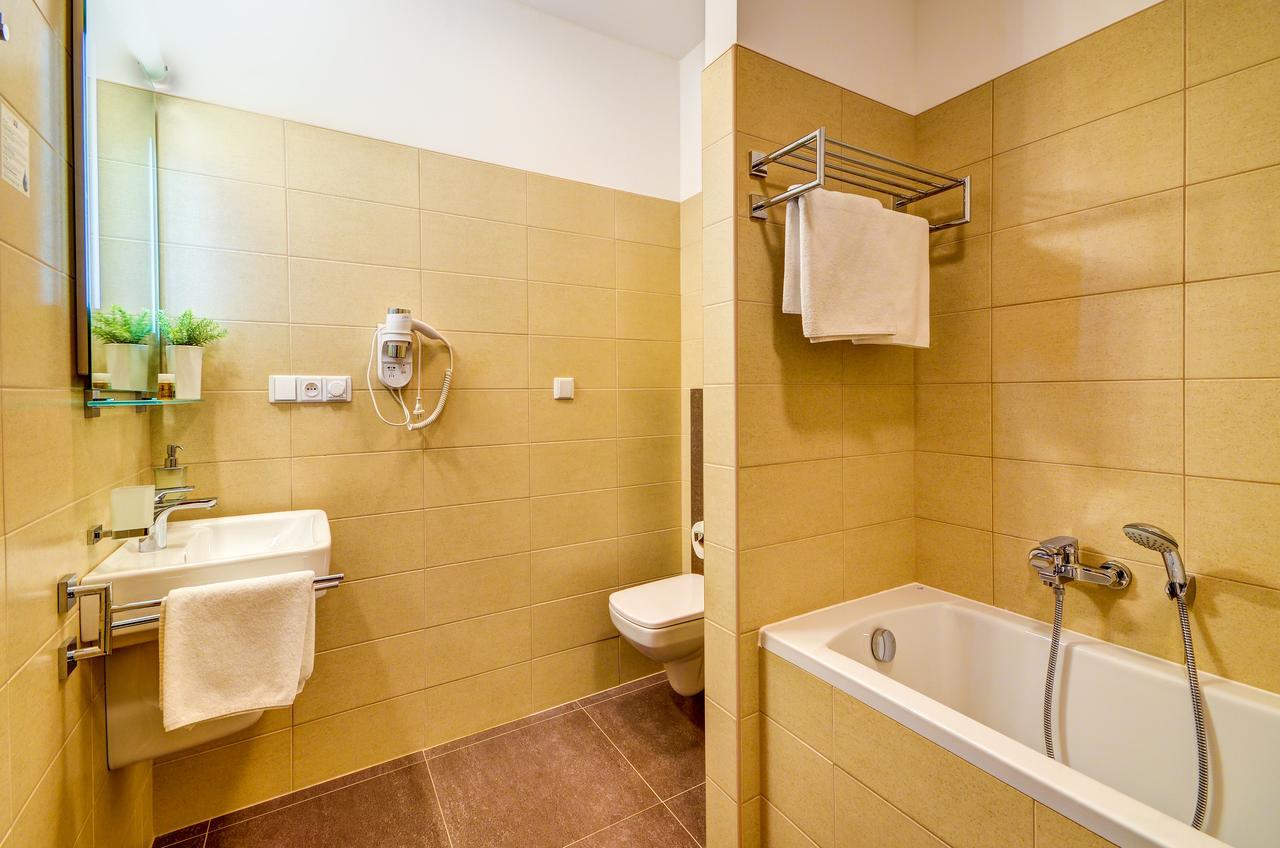 Hotel Iberia Όπαβα Εξωτερικό φωτογραφία