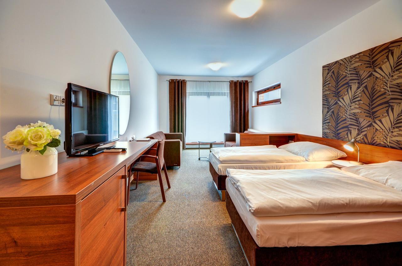 Hotel Iberia Όπαβα Εξωτερικό φωτογραφία
