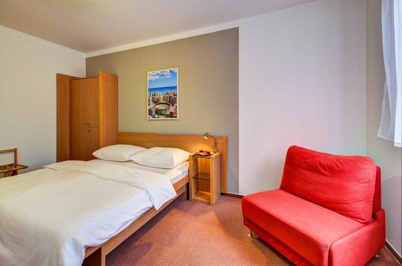 Hotel Iberia Όπαβα Εξωτερικό φωτογραφία