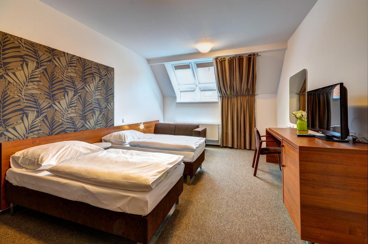 Hotel Iberia Όπαβα Εξωτερικό φωτογραφία